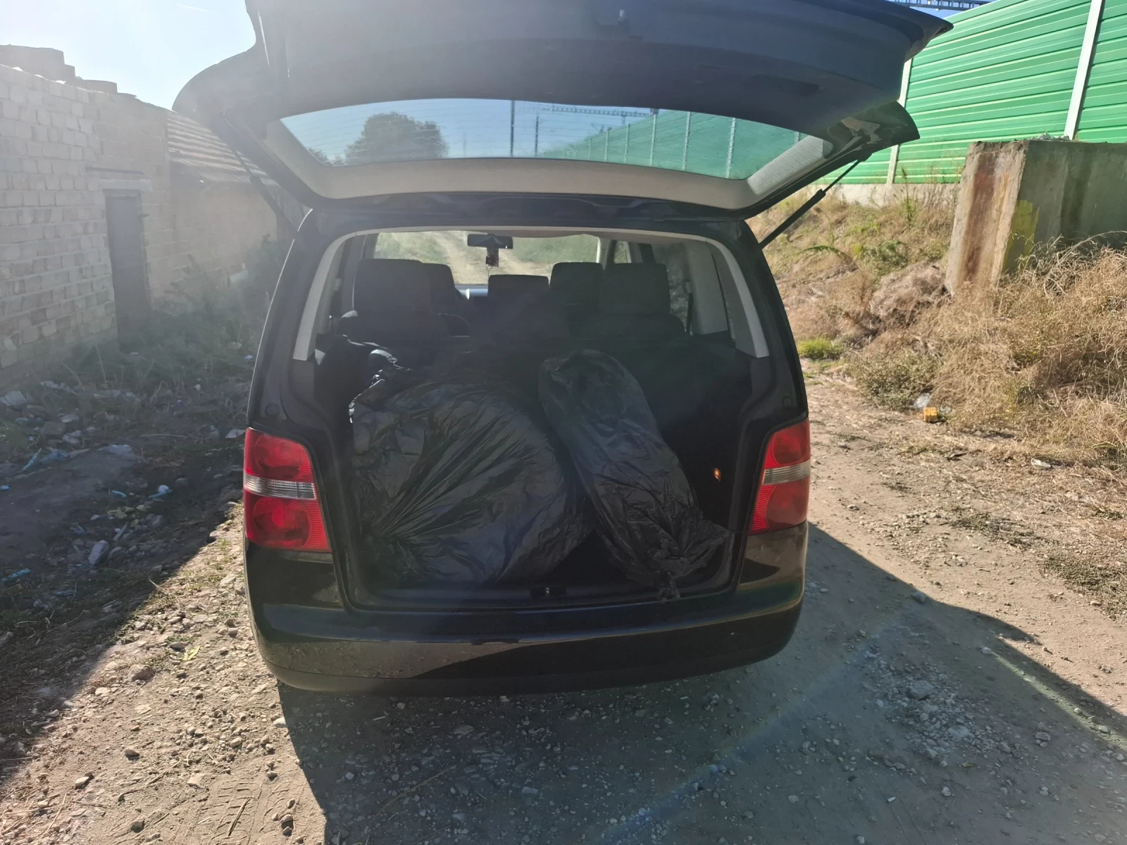 VW Touran, снимка 3 - Автомобили и джипове - 56394457