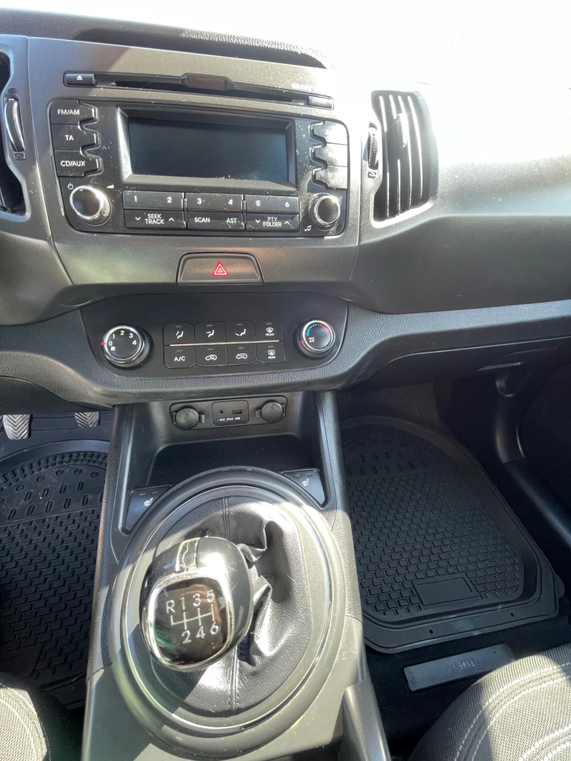 Kia Sportage 2.0d, снимка 12 - Автомобили и джипове - 47393223