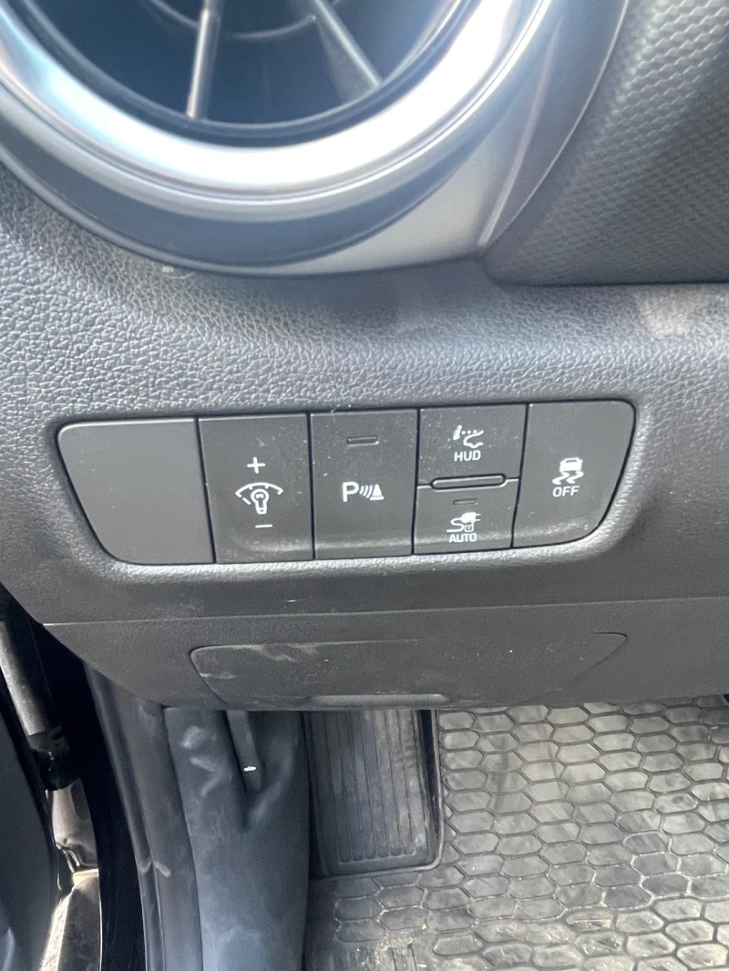 Hyundai Kona 64kw 1600 km!, снимка 8 - Автомобили и джипове - 52354386