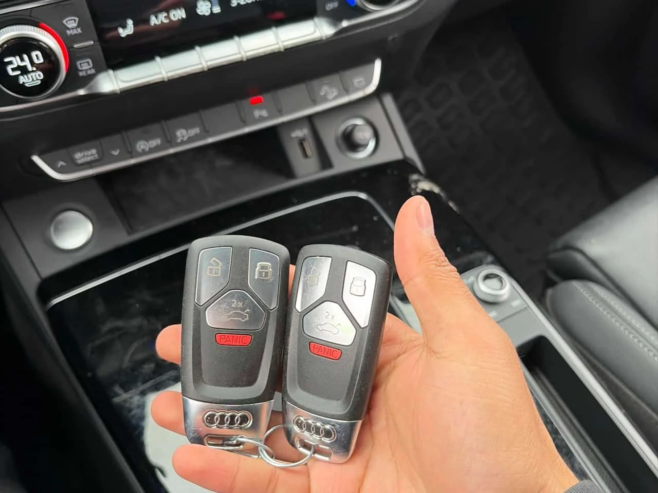 Audi Q5 Progressiv  CARFAX, снимка 10 - Автомобили и джипове - 54226754