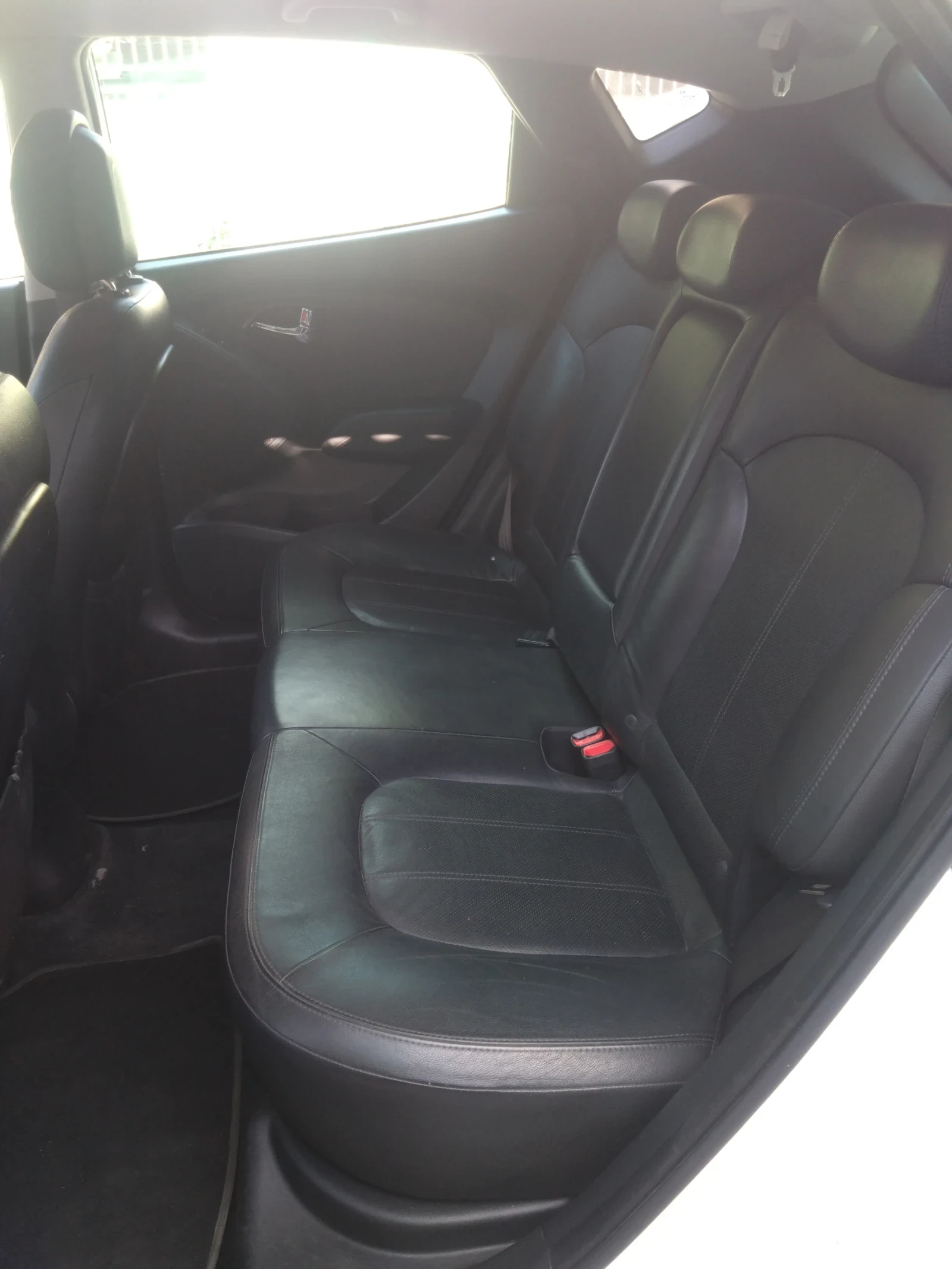 Hyundai IX35 2.0crdi, снимка 11 - Автомобили и джипове - 54948654