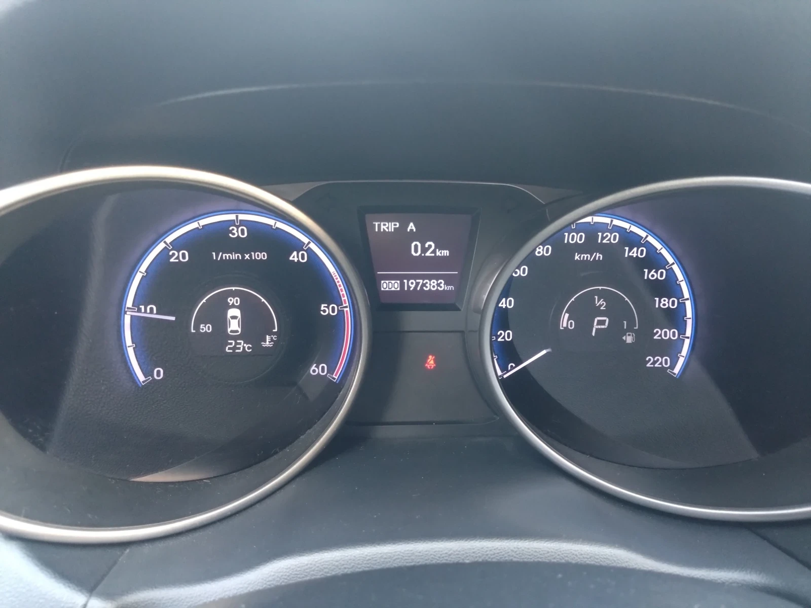 Hyundai IX35 2.0crdi, снимка 14 - Автомобили и джипове - 54948654