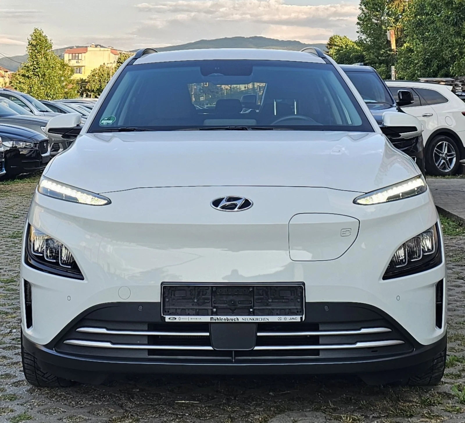 Hyundai Kona 64kWh Facelift 100%SOH Гаранция Термопомпа Keyless, снимка 2 - Автомобили и джипове - 55194357