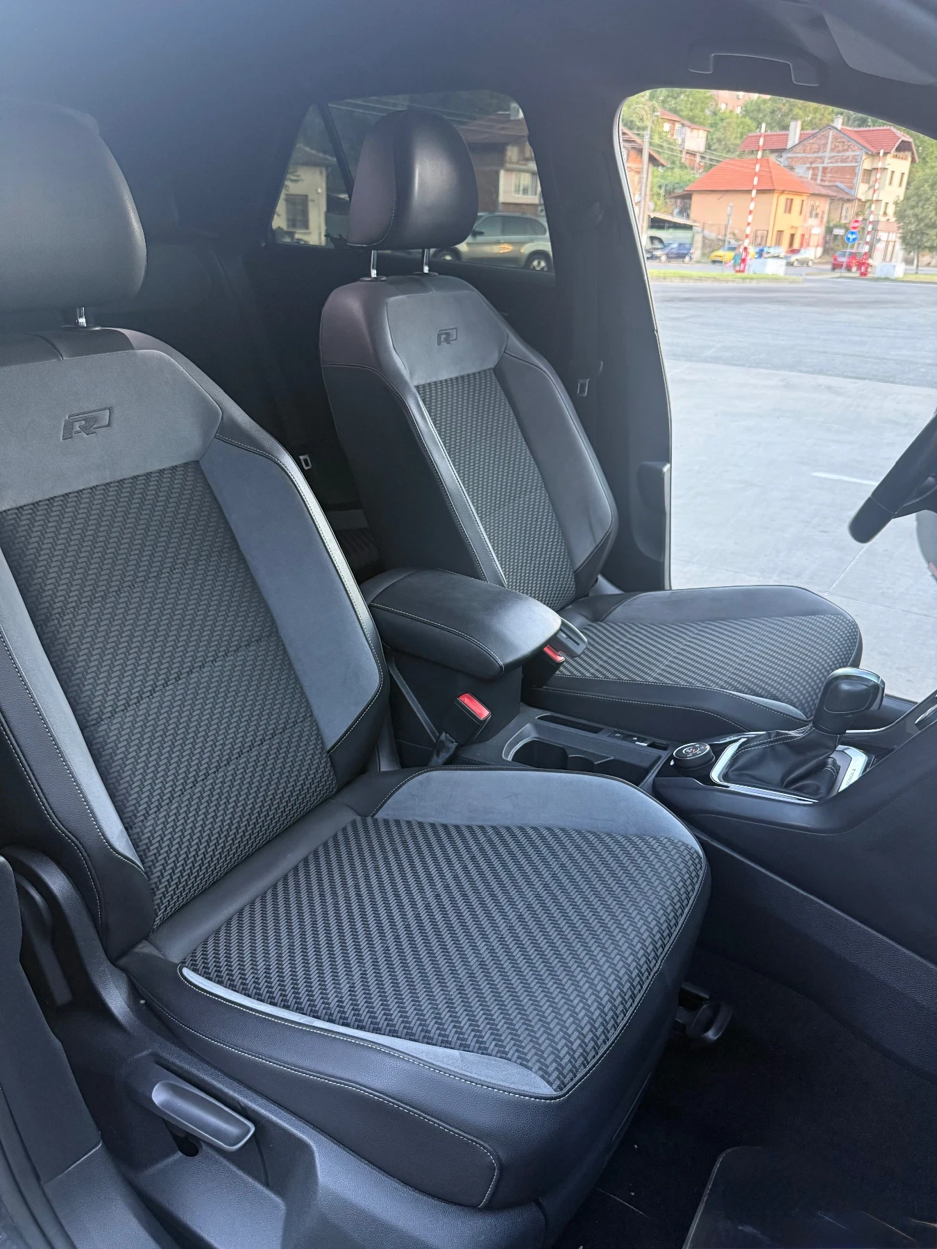 VW T-Roc 2.0 TDI 150 к.с. R-Line, снимка 11 - Автомобили и джипове - 56021060