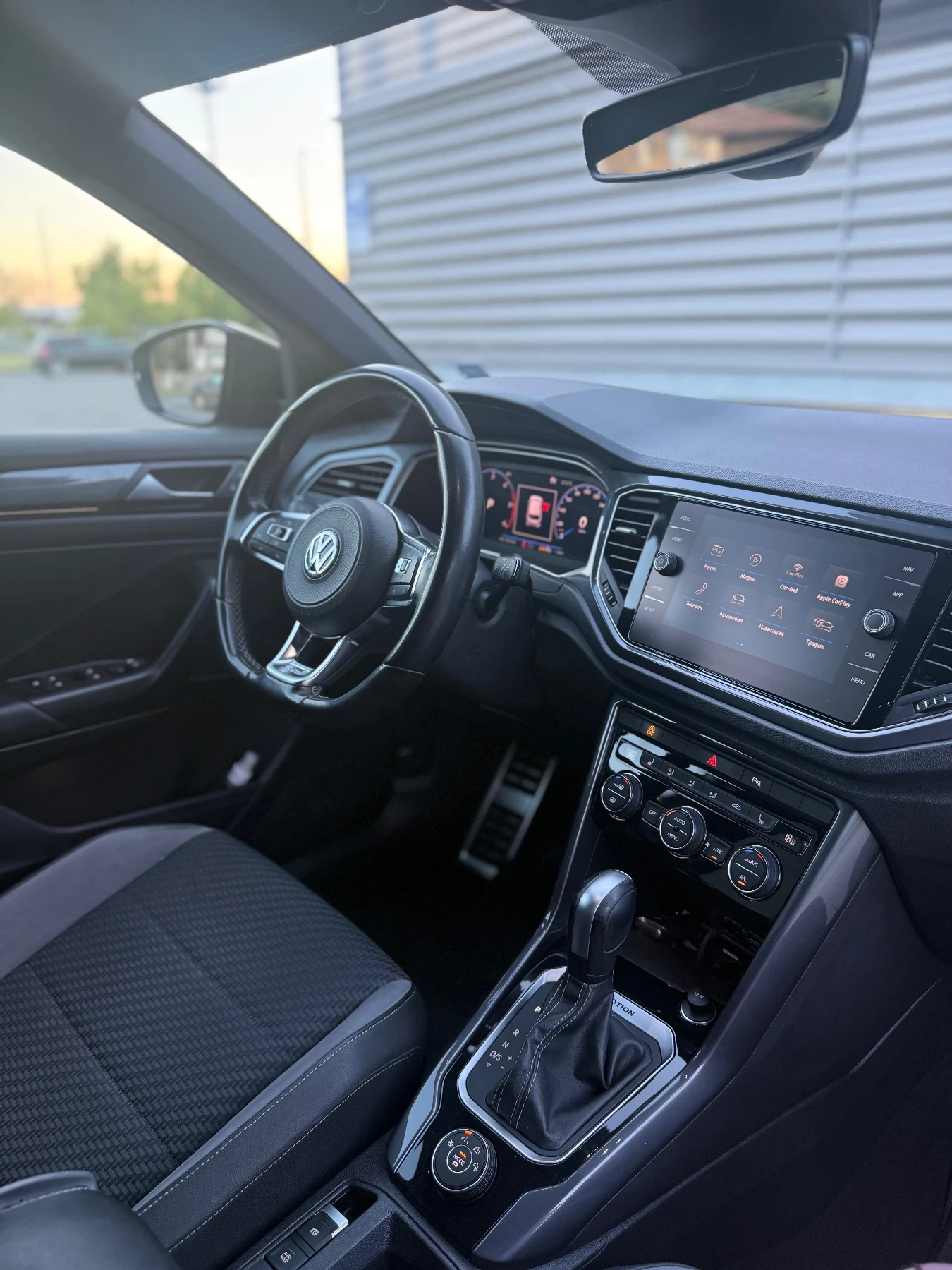 VW T-Roc 2.0 TDI 150 к.с. R-Line, снимка 13 - Автомобили и джипове - 56021060