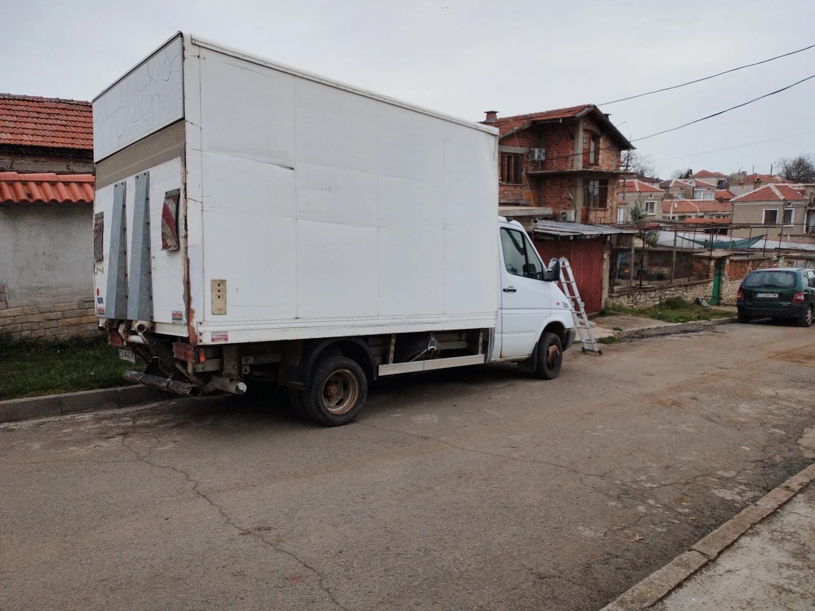 Mercedes-Benz Sprinter 413 падащ борд двойна гума Б категория - изображение 3