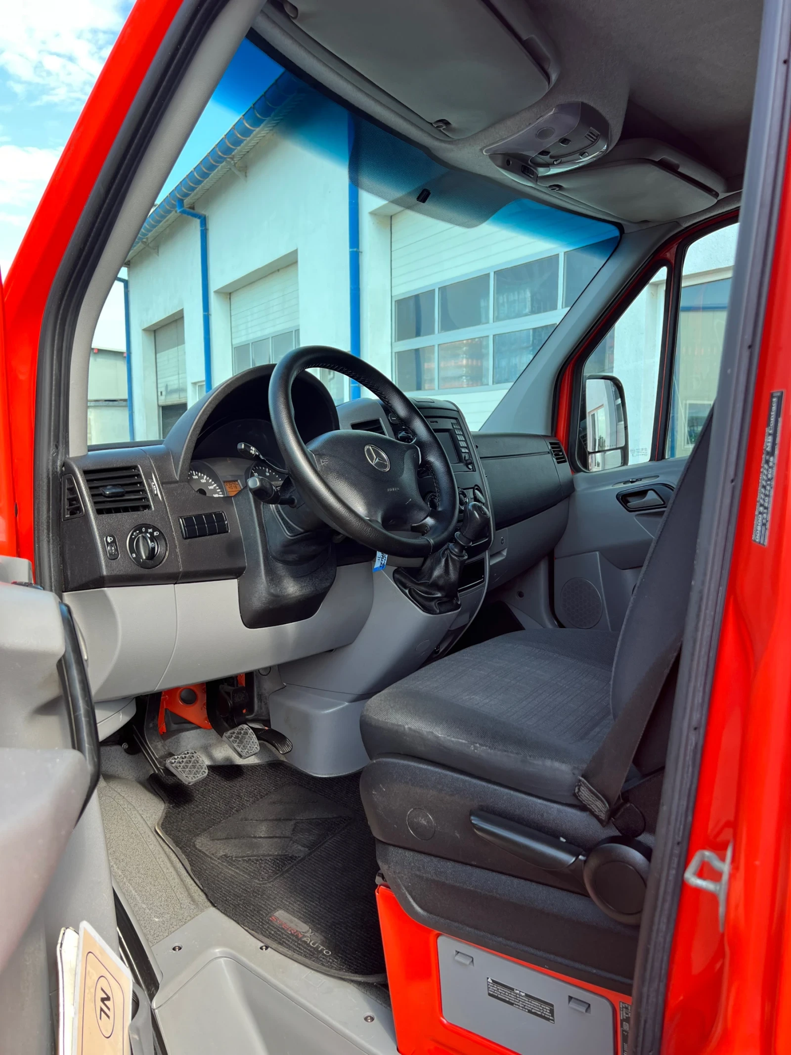 Mercedes-Benz Sprinter 2017г. / Две странични врати / Евро 6, снимка 16 - Бусове и автобуси - 55130926