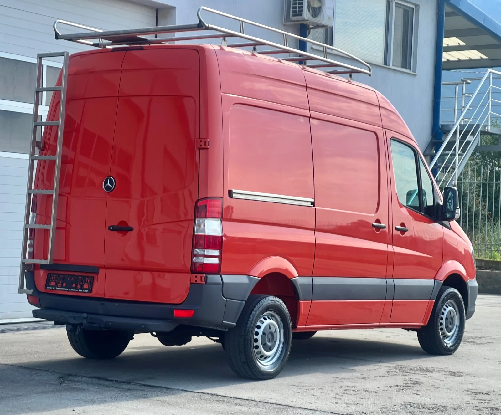 Mercedes-Benz Sprinter 2017г. / Две странични врати / Евро 6, снимка 6 - Бусове и автобуси - 55130926