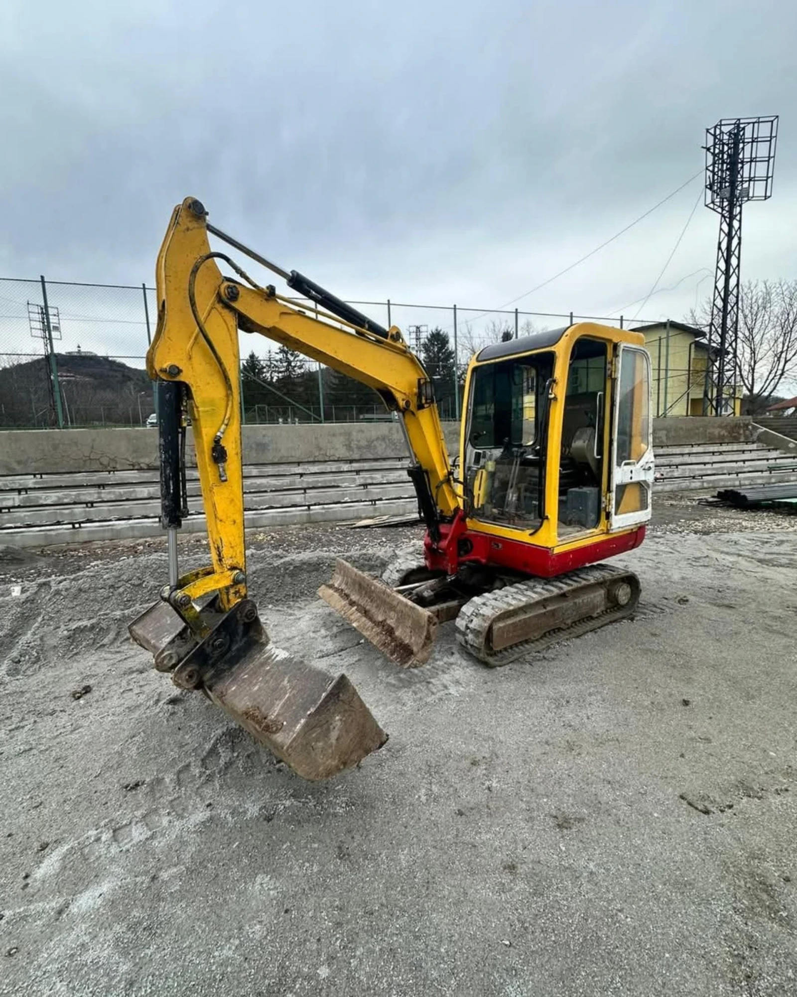 Багер Takeuchi TB125 | Mobile.bg — изображение 1