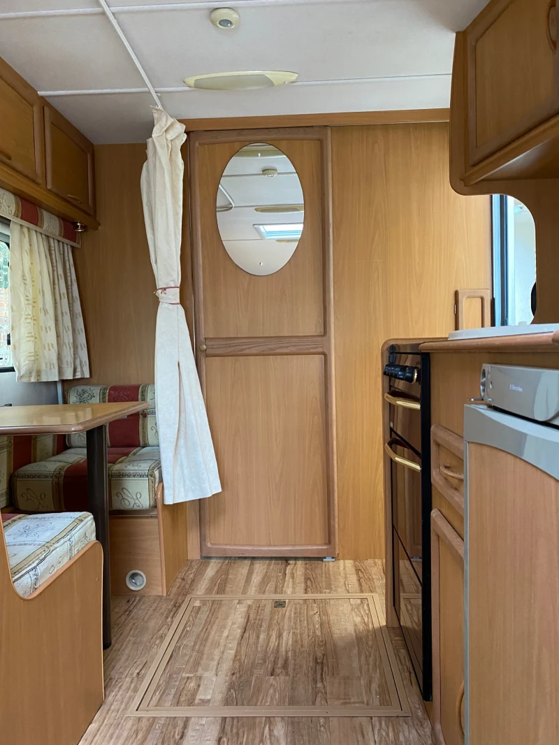 Каравана Avondale Rialto, снимка 13 - Каравани и кемпери - 53217701