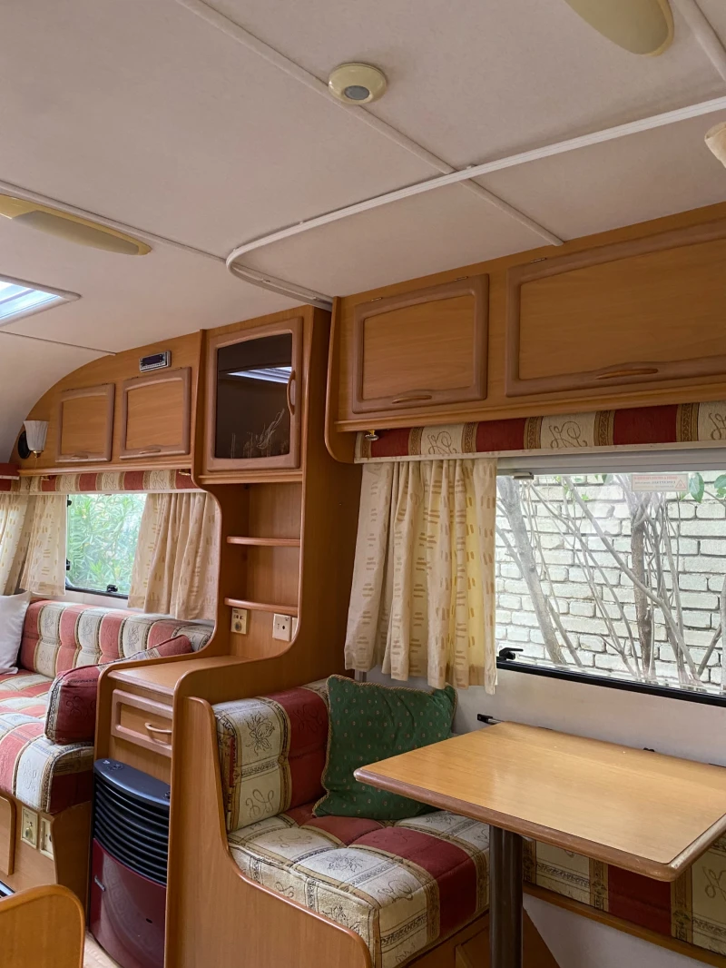 Каравана Avondale Rialto, снимка 11 - Каравани и кемпери - 53217701