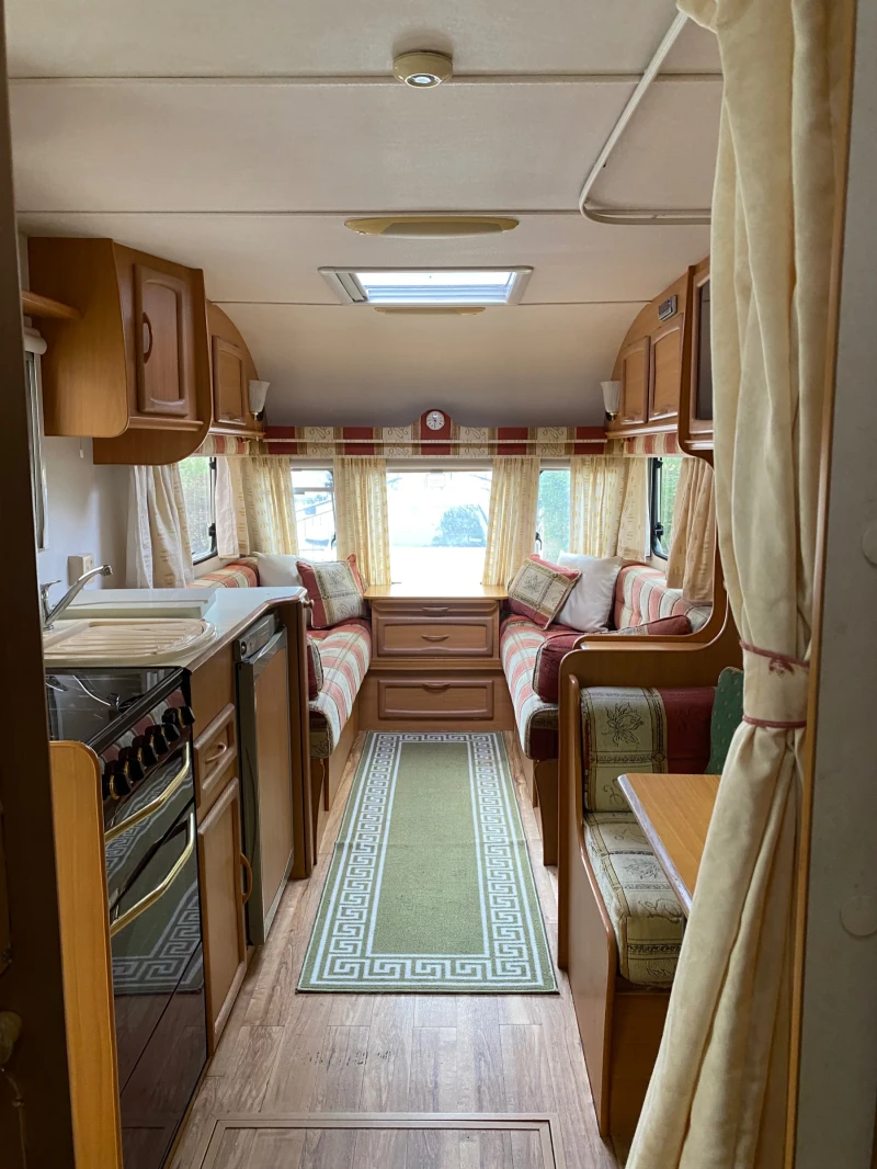 Каравана Avondale Rialto, снимка 17 - Каравани и кемпери - 53217701