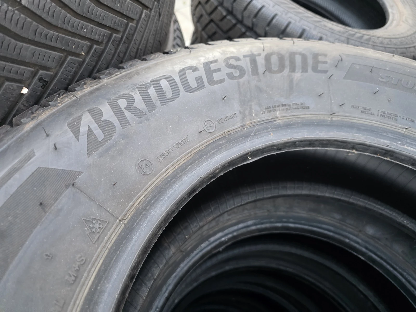 Гуми Зимни 215/70R16