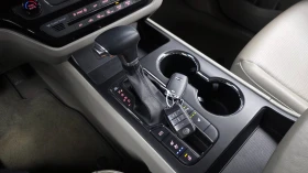 Kia Carnival LUXURY 2.2* 9 МЕСТА* ПОДГРЕВ ВОЛАН/СЕДАЛКИ, снимка 13