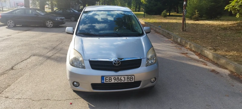 Toyota Corolla verso 2.0 D-4D , снимка 2 - Автомобили и джипове - 46870952