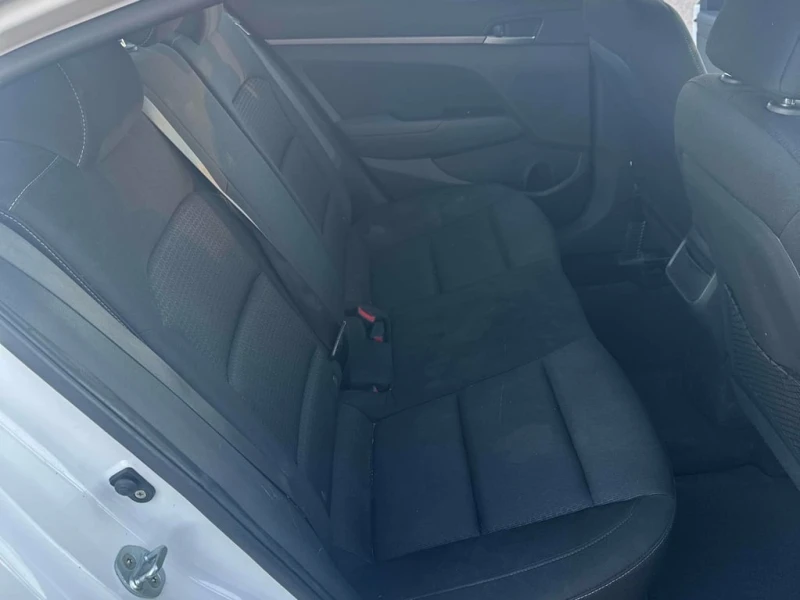 Hyundai Elantra * GL * CARFAX * БЕЗ ПЪРВОНАЧАЛНА ВНОСКА, снимка 11 - Автомобили и джипове - 52893015