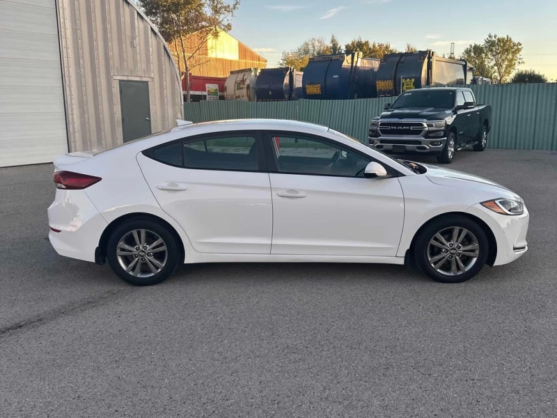 Hyundai Elantra * GL * CARFAX * БЕЗ ПЪРВОНАЧАЛНА ВНОСКА, снимка 3 - Автомобили и джипове - 52893015