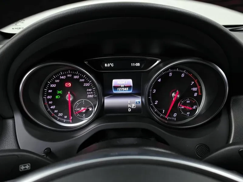 Mercedes-Benz CLA 2.5, снимка 8 - Автомобили и джипове - 54288333