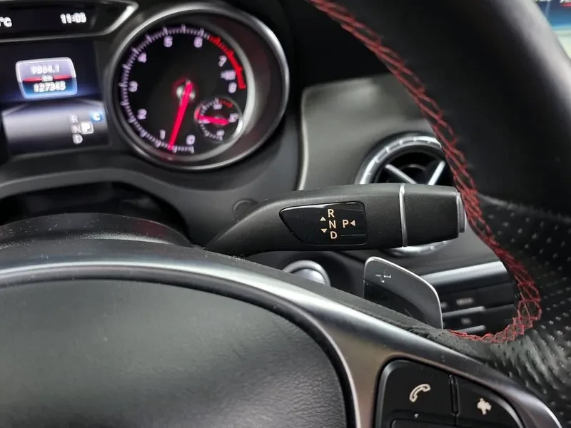 Mercedes-Benz CLA 2.5, снимка 9 - Автомобили и джипове - 54288333