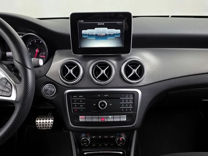 Mercedes-Benz CLA 2.5, снимка 14 - Автомобили и джипове - 54288333