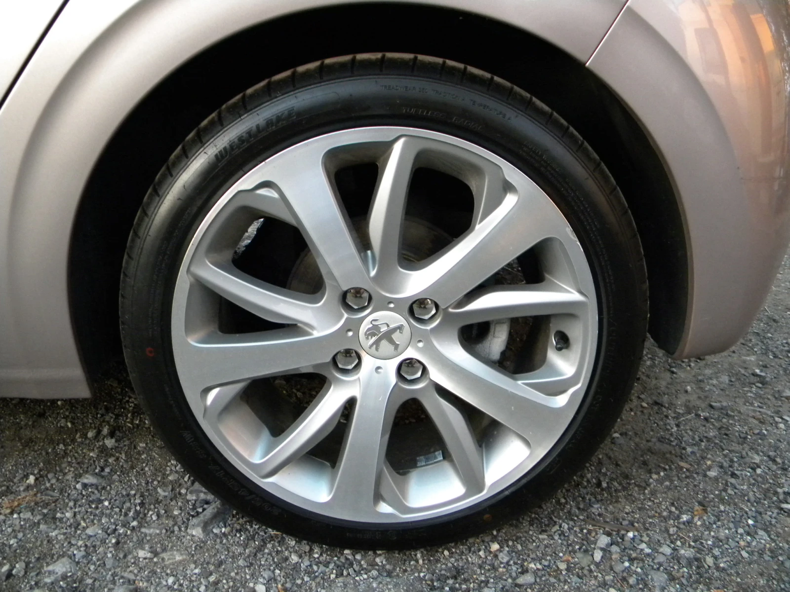 Peugeot 208 1.6E-HDI ALLURE. NAVI- KATO НОВО  EURO5B - изображение 8