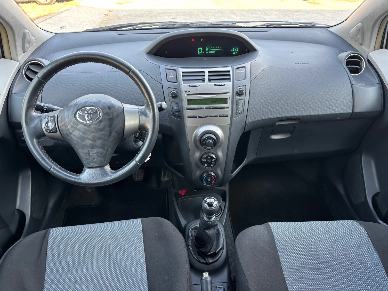 Toyota Yaris 1, 3  VVT-I Бензин. 6 ск. Facelift  - изображение 8