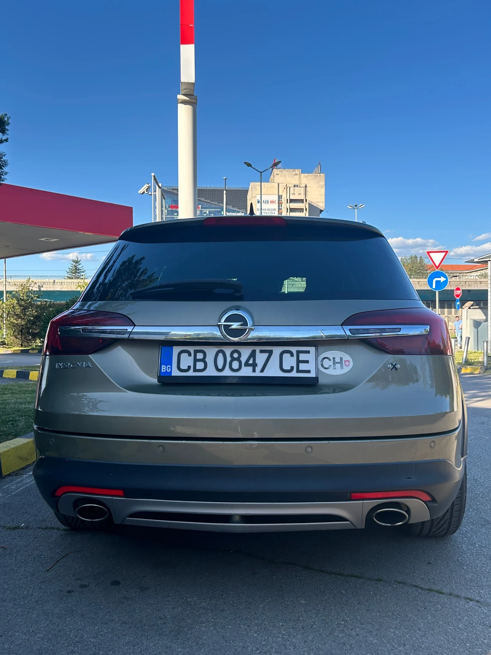 Opel Insignia country tourer, снимка 5 - Автомобили и джипове - 52966021
