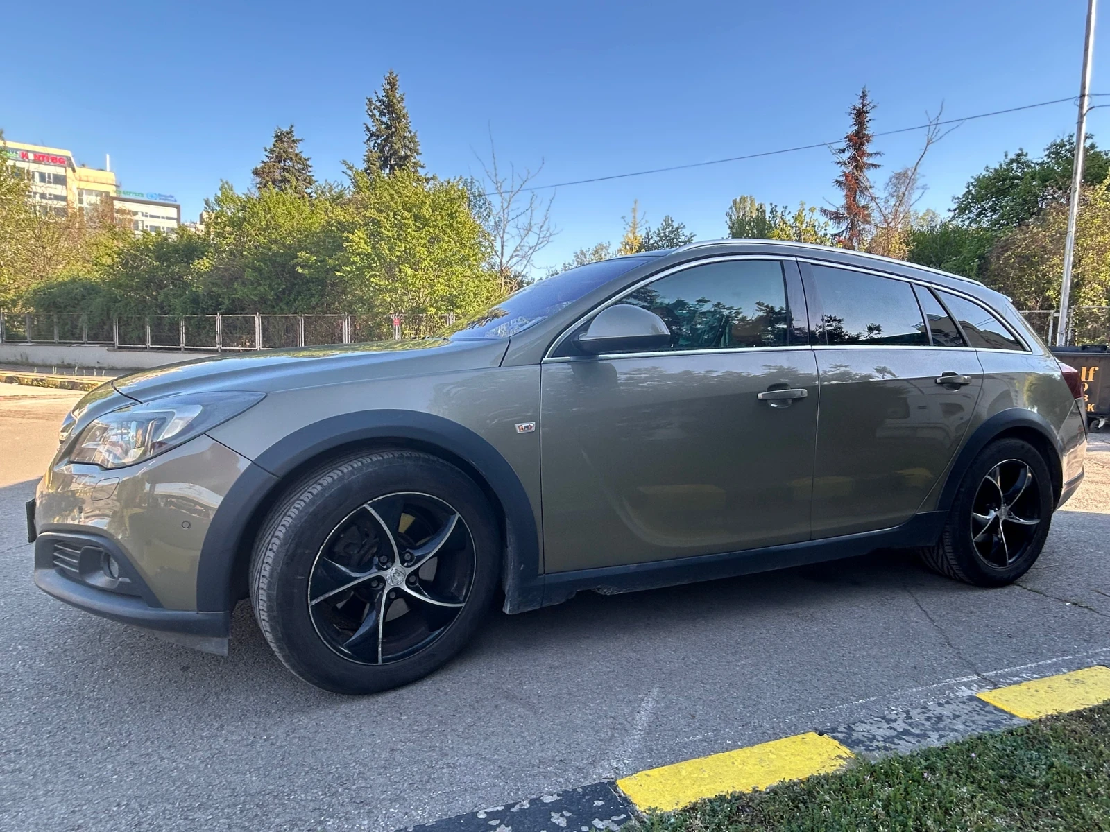 Opel Insignia country tourer, снимка 3 - Автомобили и джипове - 52966021