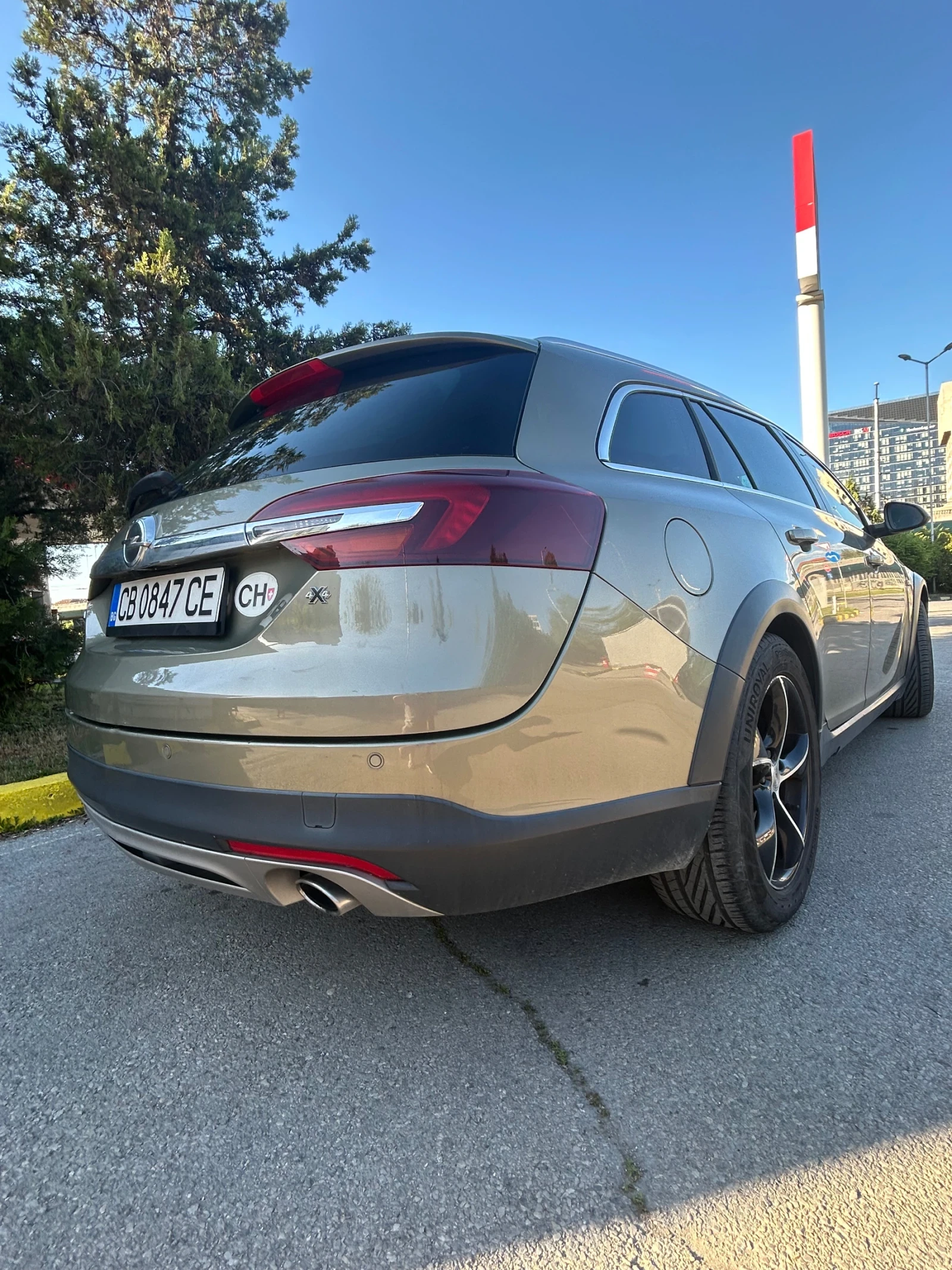 Opel Insignia country tourer, снимка 6 - Автомобили и джипове - 52966021