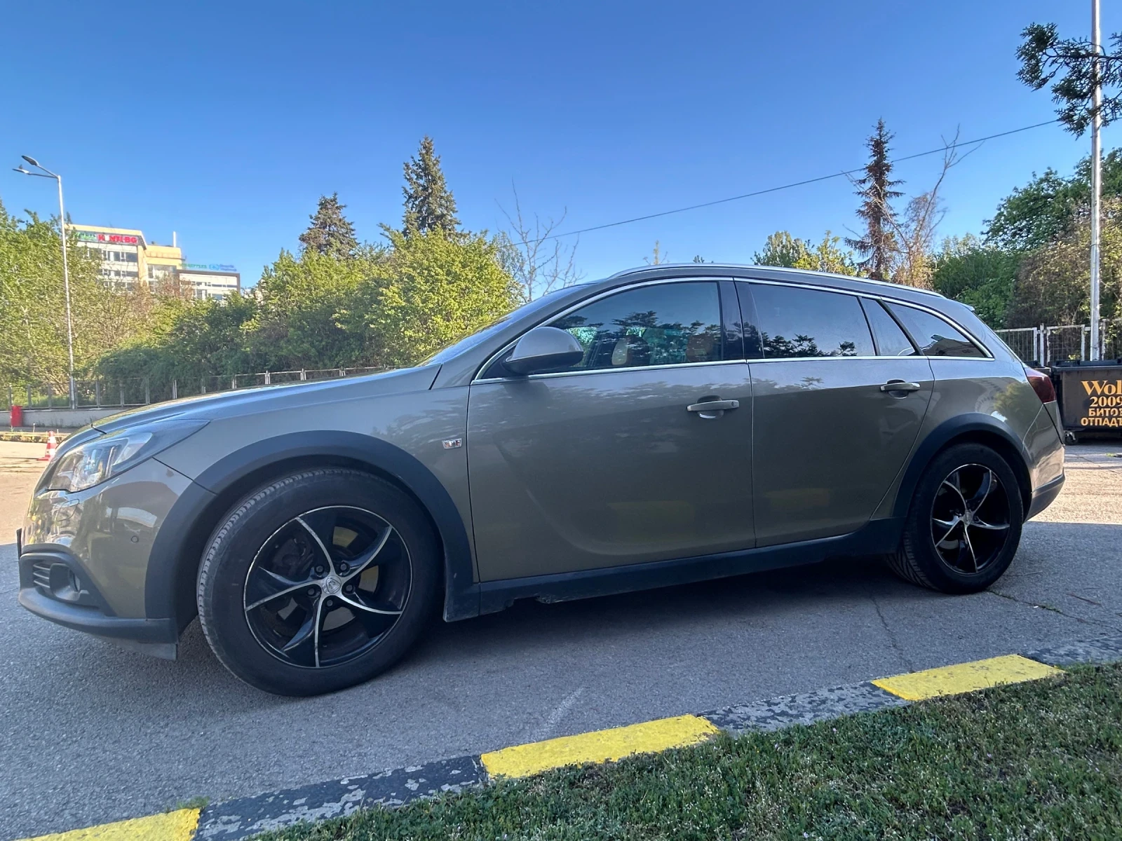 Opel Insignia country tourer, снимка 4 - Автомобили и джипове - 52966021