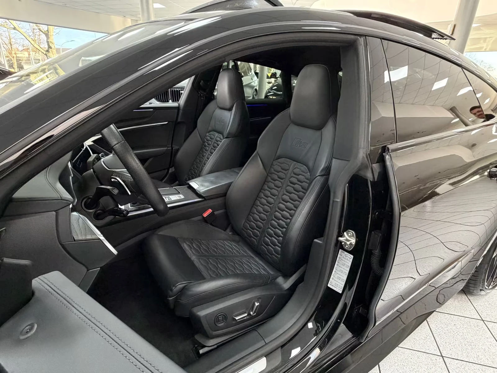 Audi Rs7 KERAMIK/600HP/MATRIX/360/HUD/PANO/SOFT/ALCNTR/393z, снимка 13 - Автомобили и джипове - 54423145