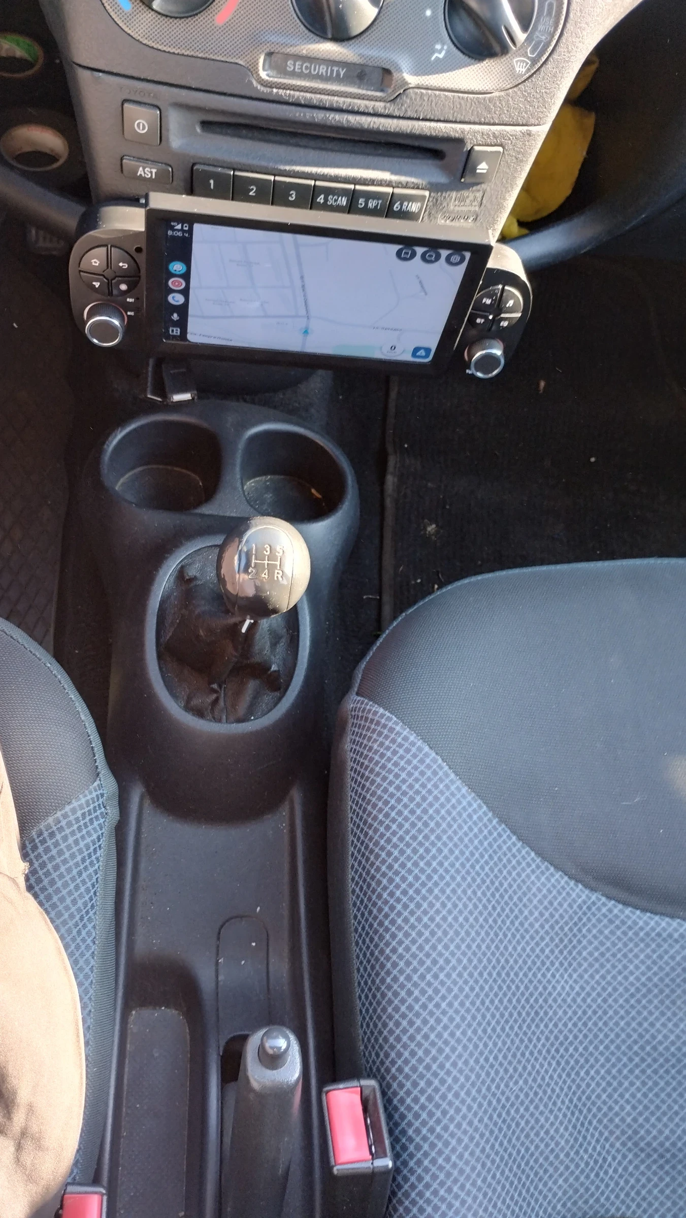 Toyota Yaris 1.4 d4d, снимка 5 - Автомобили и джипове - 54441395