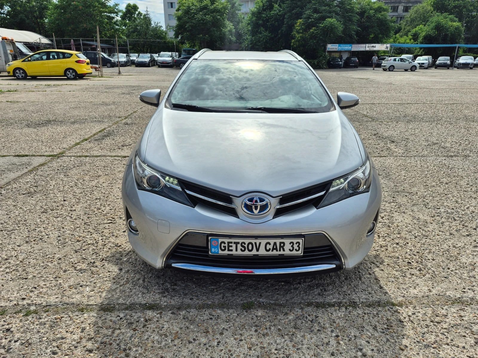 Toyota Auris ХИБРИДЕН. 