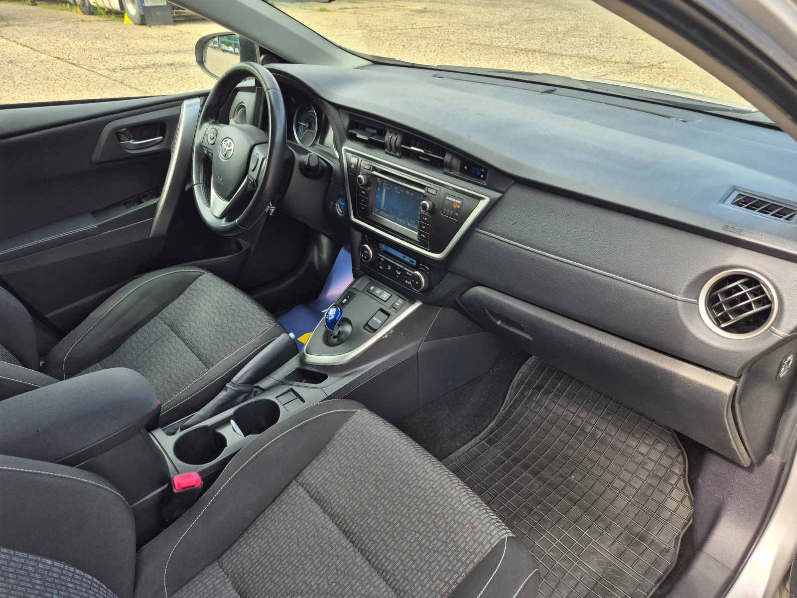 Toyota Auris ХИБРИДЕН. , снимка 13 - Автомобили и джипове - 55034999