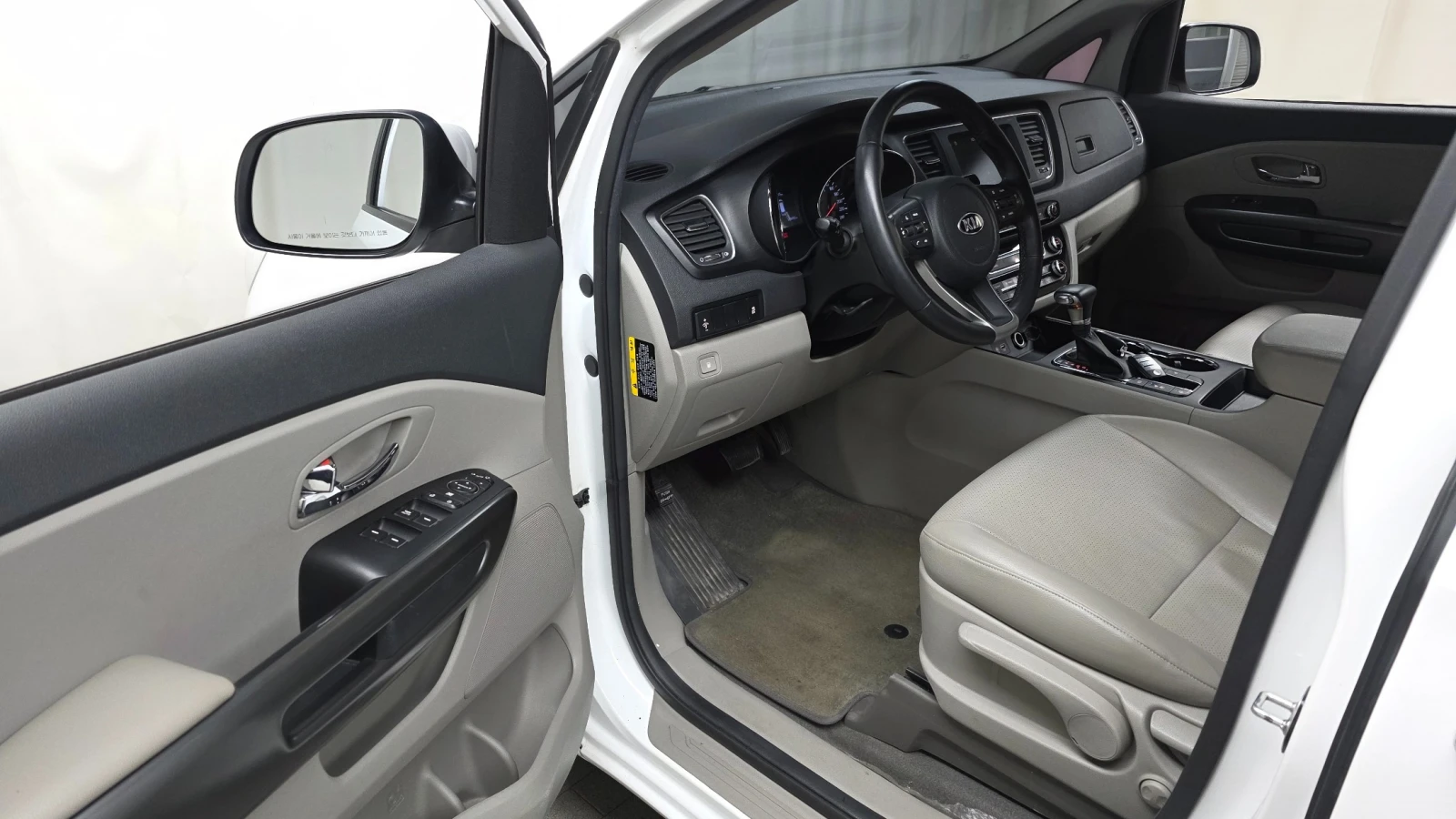 Kia Carnival LUXURY 2.2* 9 МЕСТА* ПОДГРЕВ ВОЛАН/СЕДАЛКИ, снимка 6 - Автомобили и джипове - 55625990