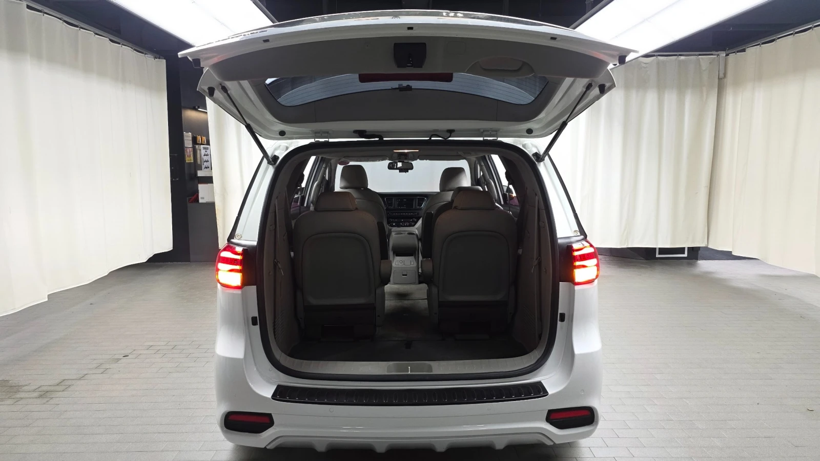 Kia Carnival LUXURY 2.2* 9 МЕСТА* ПОДГРЕВ ВОЛАН/СЕДАЛКИ, снимка 17 - Автомобили и джипове - 55625990