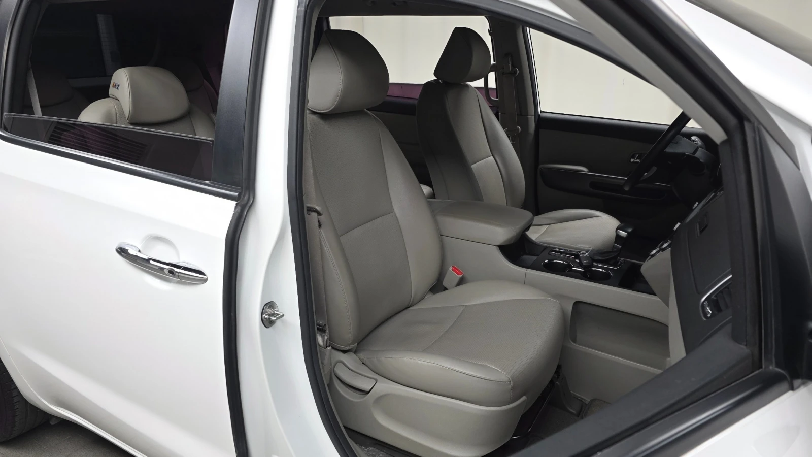 Kia Carnival LUXURY 2.2* 9 МЕСТА* ПОДГРЕВ ВОЛАН/СЕДАЛКИ, снимка 14 - Автомобили и джипове - 55625990