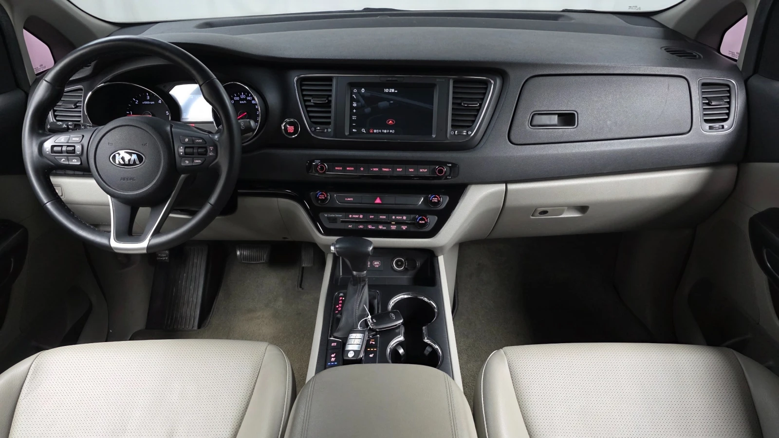 Kia Carnival LUXURY 2.2* 9 МЕСТА* ПОДГРЕВ ВОЛАН/СЕДАЛКИ, снимка 7 - Автомобили и джипове - 55625990