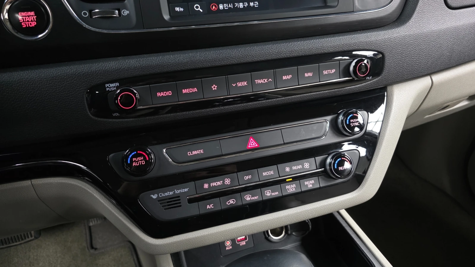 Kia Carnival LUXURY 2.2* 9 МЕСТА* ПОДГРЕВ ВОЛАН/СЕДАЛКИ, снимка 12 - Автомобили и джипове - 55625990