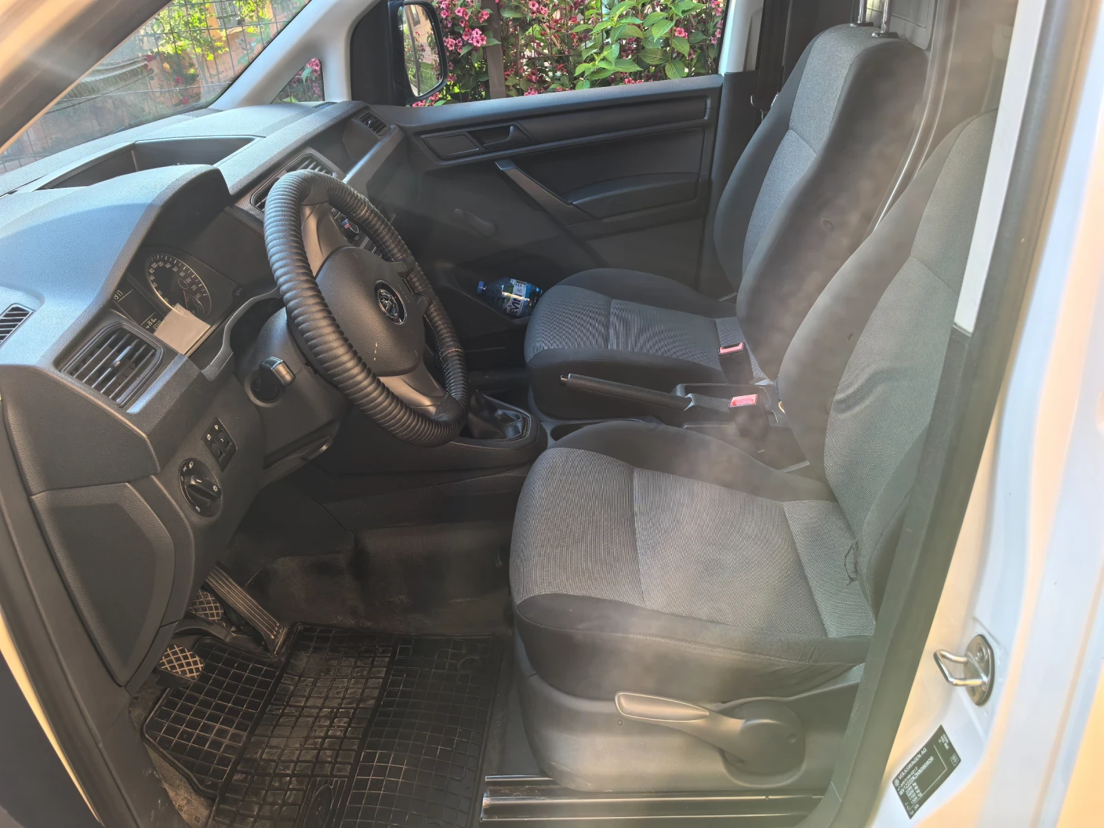 VW Caddy Товарен, снимка 6 - Автомобили и джипове - 56010759