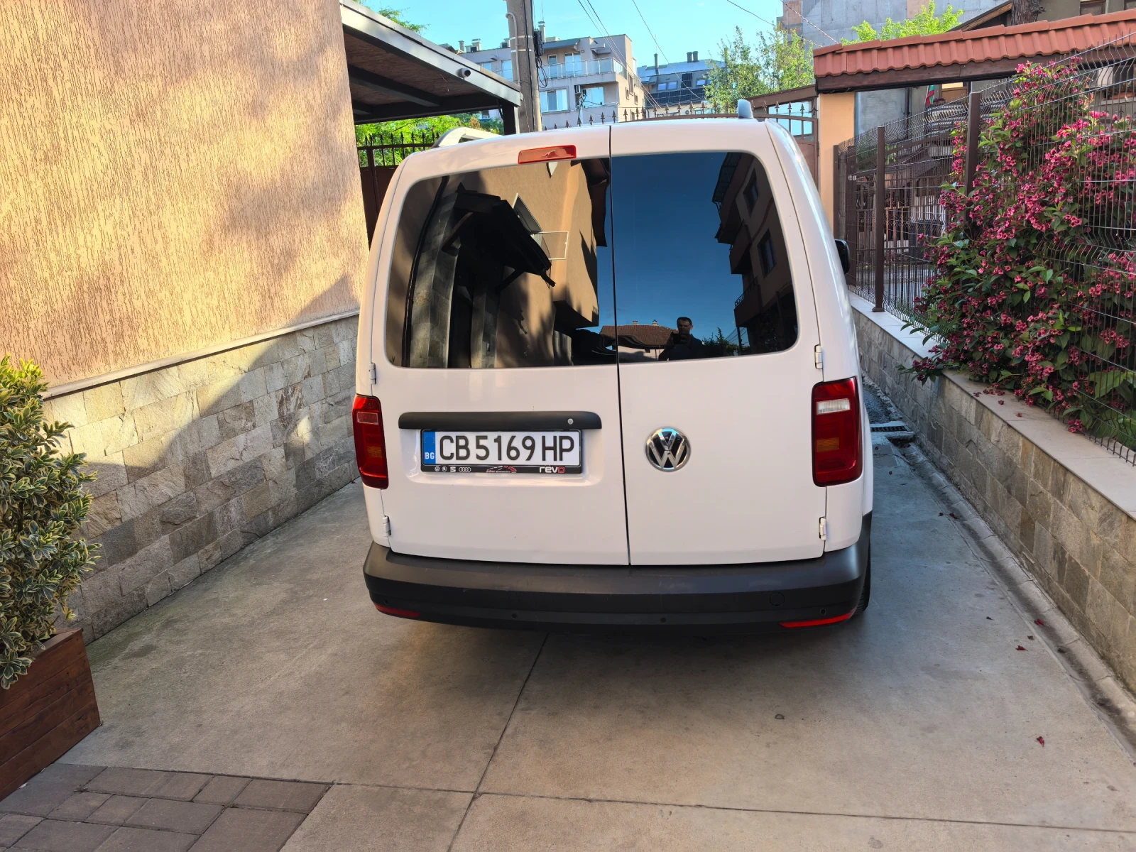 VW Caddy Товарен, снимка 3 - Автомобили и джипове - 56010759