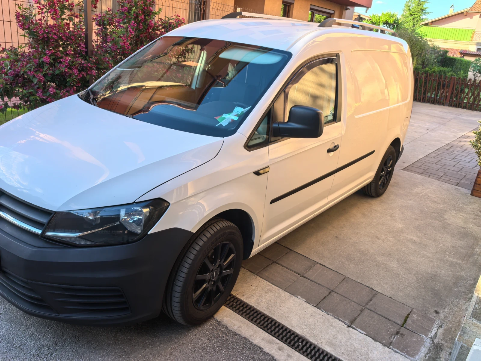 VW Caddy Товарен, снимка 4 - Автомобили и джипове - 56010759