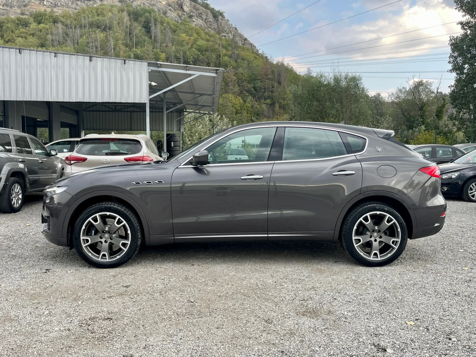 Maserati Levante SQ4!3.0i-4X4-CAM-360 -CARPLАY-ОБДУХВАНЕ - изображение 2