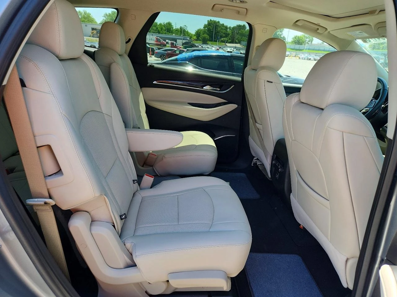 Buick Enclave Essence, снимка 11 - Автомобили и джипове - 54700610