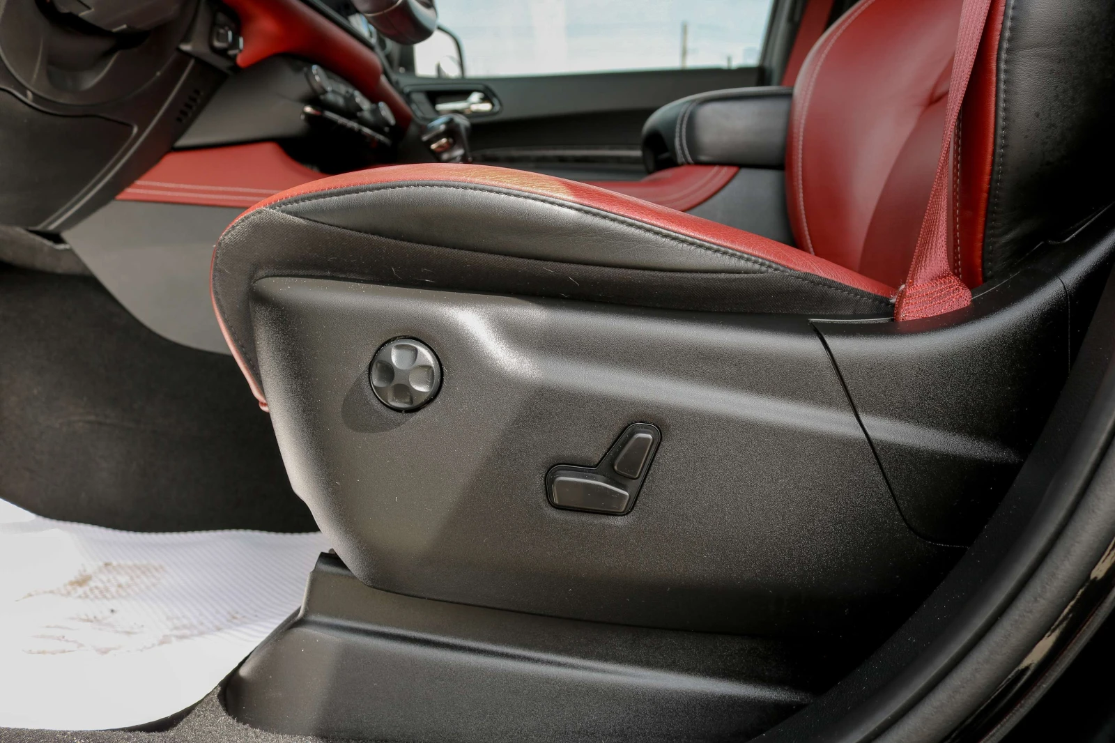 Dodge Durango SRT Hellcat / КОЖА / ПАНОРАМА / ЦЕНА ДО БГ, снимка 14 - Автомобили и джипове - 54897718