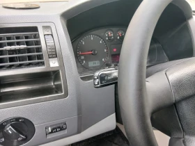 VW T5 2.5 131 к.с. AC 5 места, снимка 17