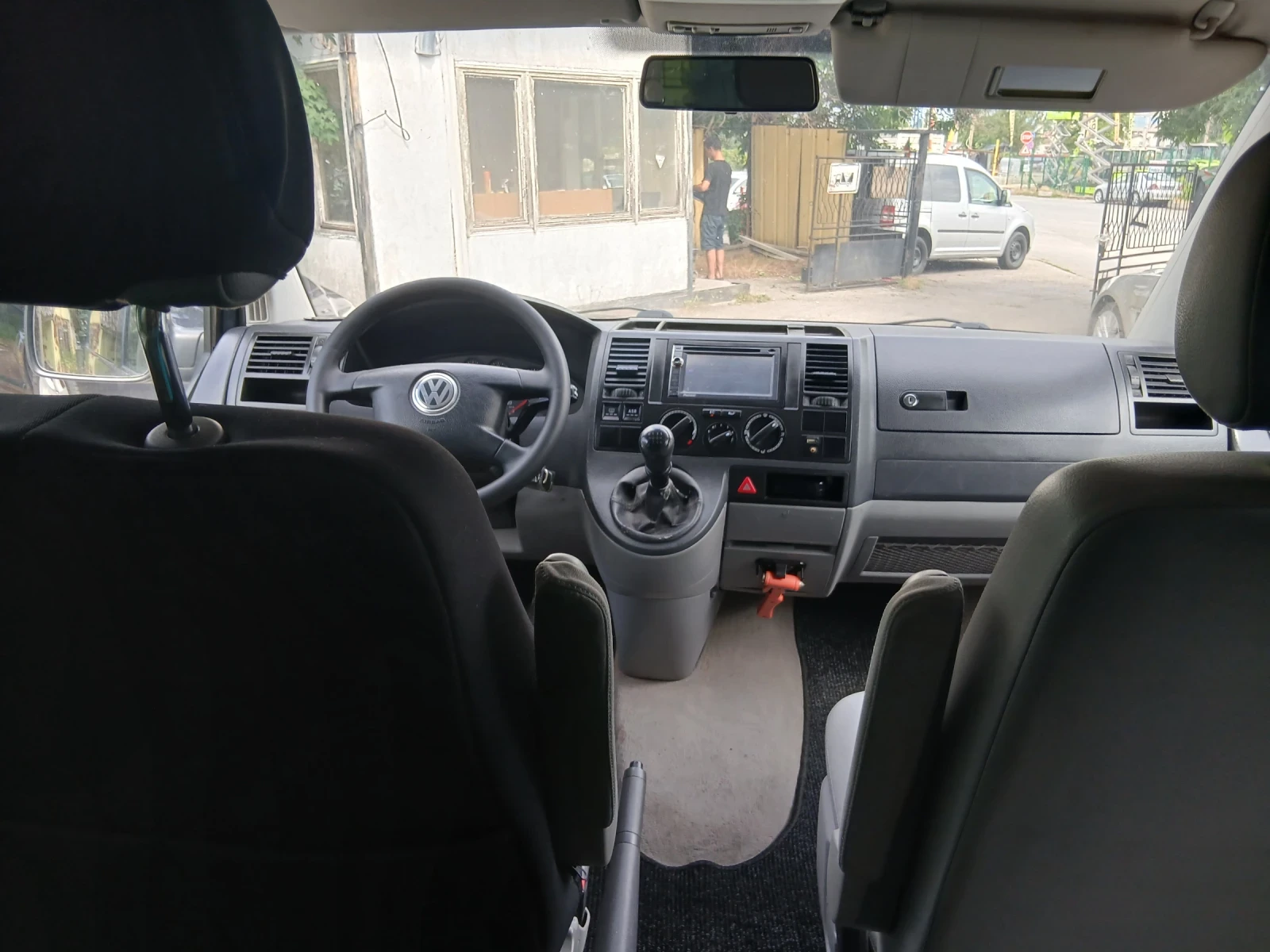 VW T5 2.5 131 к.с. AC 5 места, снимка 16 - Бусове и автобуси - 55134506