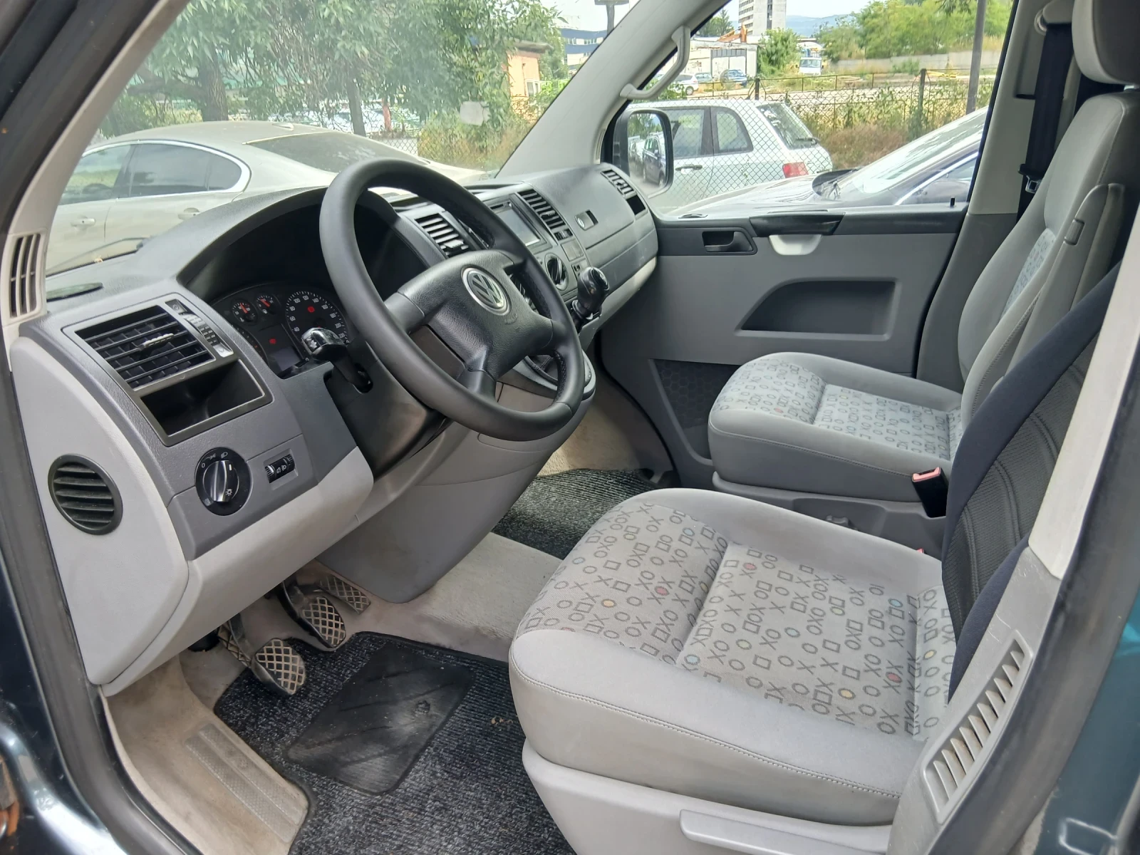 VW T5 2.5 131 к.с. AC 5 места, снимка 9 - Бусове и автобуси - 55134506
