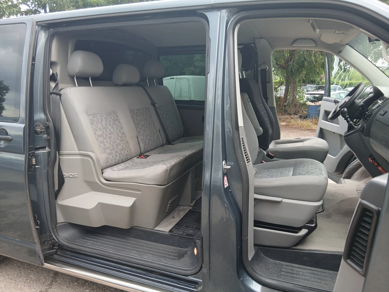 VW T5 2.5 131 к.с. AC 5 места, снимка 13 - Бусове и автобуси - 55134506
