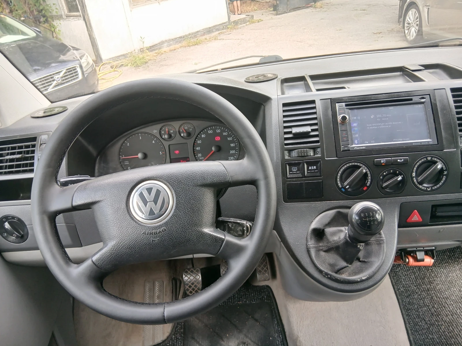 VW T5 2.5 131 к.с. AC 5 места, снимка 10 - Бусове и автобуси - 55134506